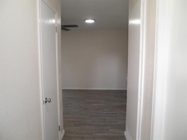 Building Photo - 1417 Oakcrest Ave