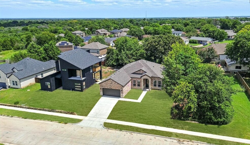 Building Photo - 716 Oak Creek Dr