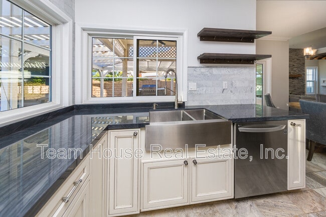 Building Photo - 22324 Circle J Ranch Rd