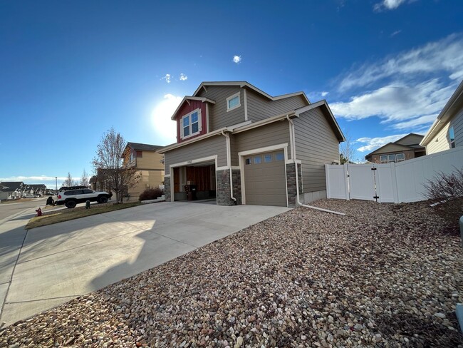 Building Photo - Beautiful Home in Windsor