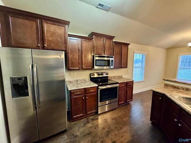 Building Photo - 102 Silvermoon Ln