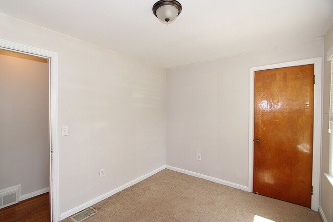 Building Photo - 3 Bed 1 Bath House