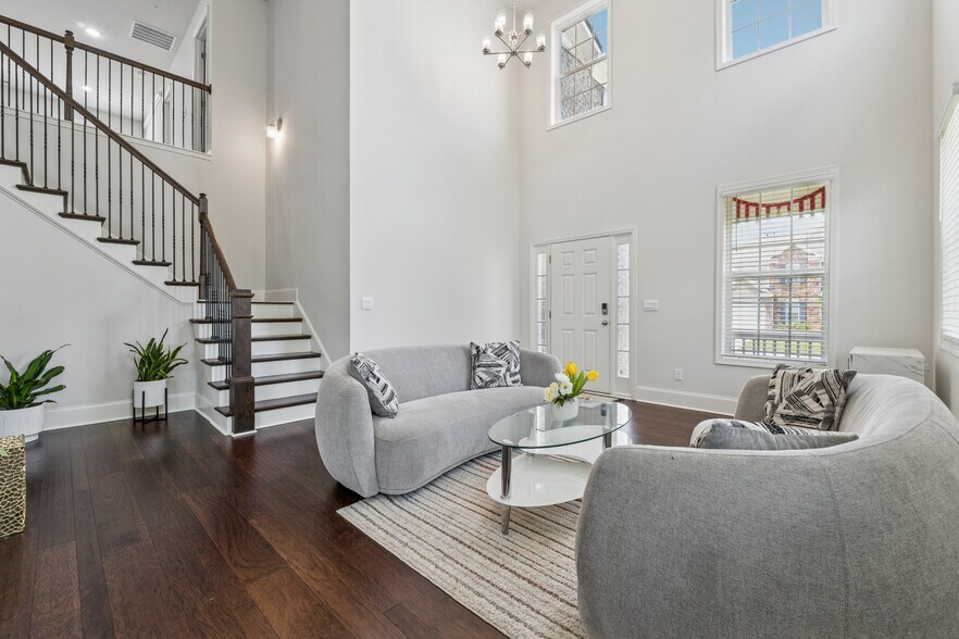 Building Photo - 5545 Adirondack Dr