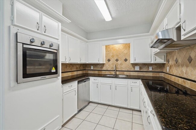 Building Photo - 1606 Beaver Springs Cir