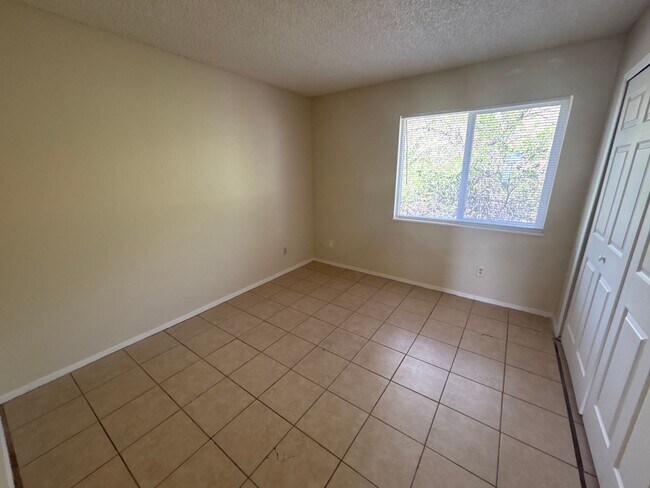 Building Photo - 2906 Straus Ln