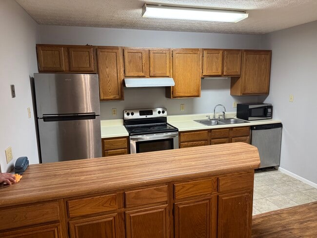 Building Photo - 2008 Countryhill Ln