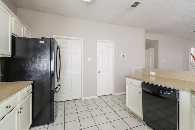 Building Photo - 16206 Hollow Rock Dr