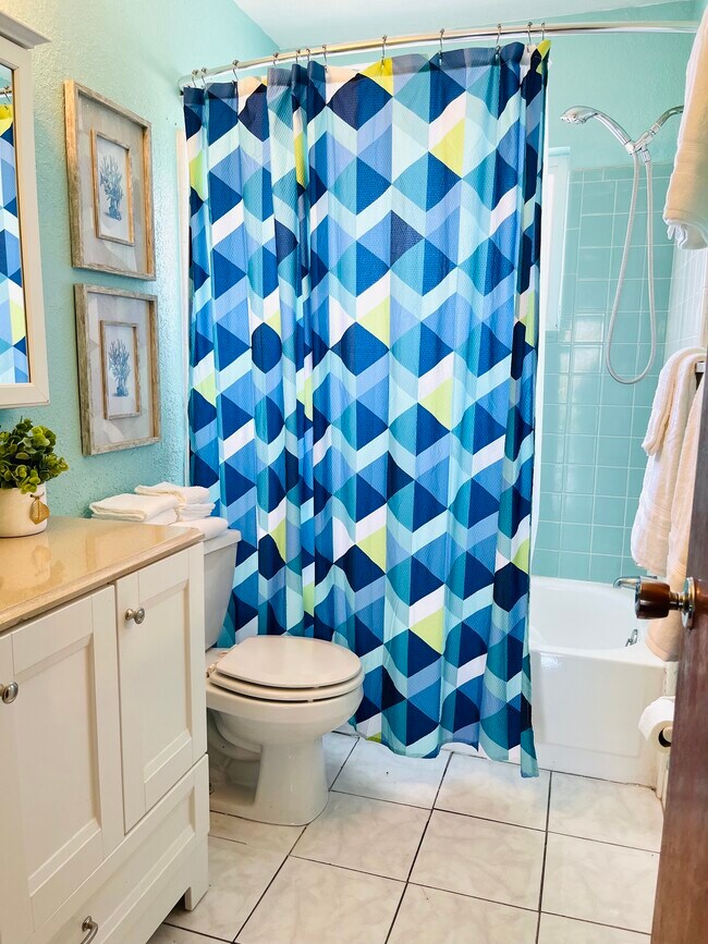 Building Photo - 515 129th Ave E