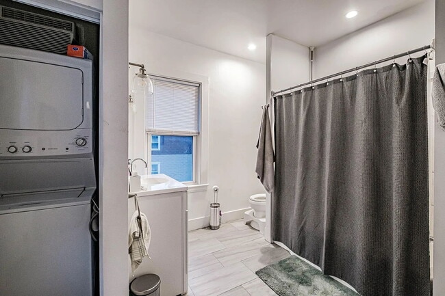 Building Photo - Charming 1–2 Bedroom Apartment – Heated Floors & In-Unit Laundry | Westbrook