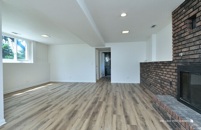 Building Photo - 26415 W Ingleside Shr Rd