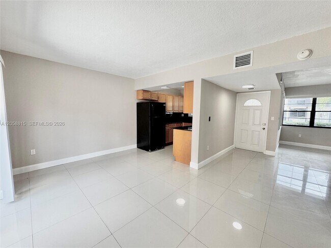 Building Photo - 3840 SW 52nd Ave