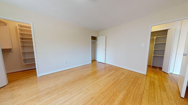 Building Photo - 3900 Tunlaw Rd NW