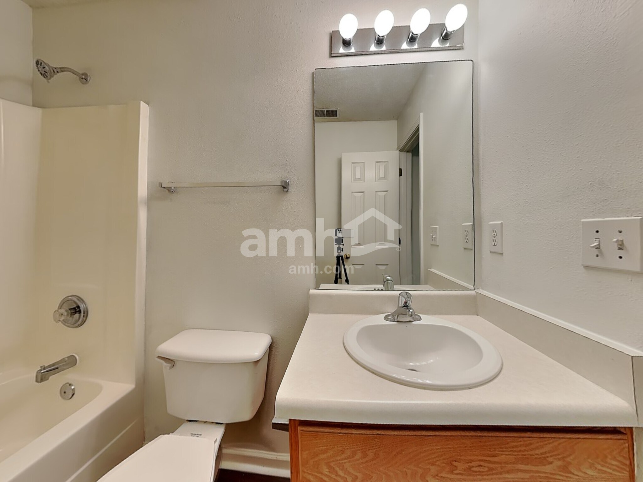 Building Photo - 505 Kingsman Ln