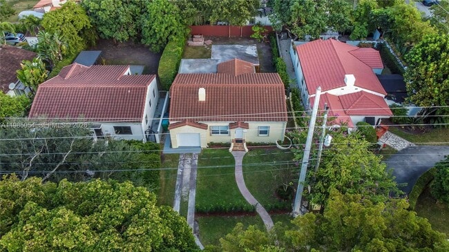 Building Photo - 1015 Cortez St