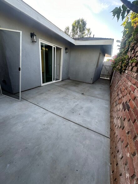 Building Photo - 2038 Bronson Way