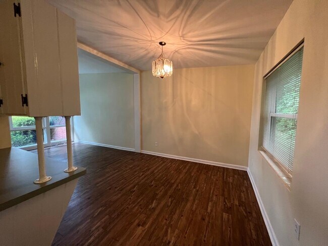 Building Photo - 2002 Chowkeebin Nene