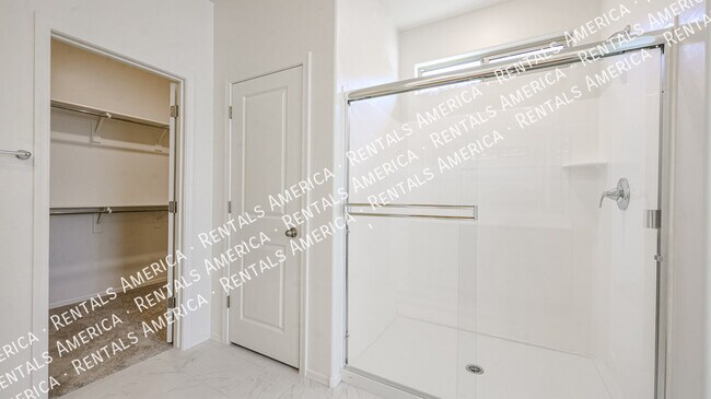 Building Photo - 17175 W Blue Sky Dr