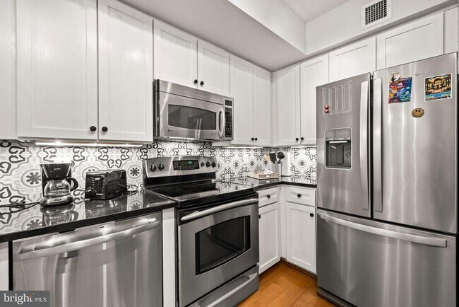 Building Photo - 631 D St NW