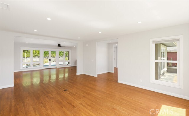 Building Photo - 933 W Riviera Dr