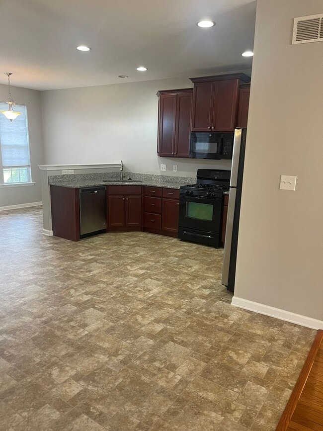 Building Photo - 3 bedroom 2 1/2 bath Townhouse in Bayberry