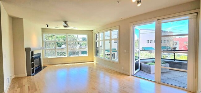 Building Photo - Bright 2BR/2BA Condo Steps from Green Lake $3395
