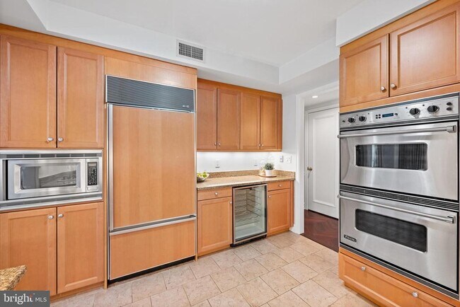 Building Photo - 1155 23rd St NW