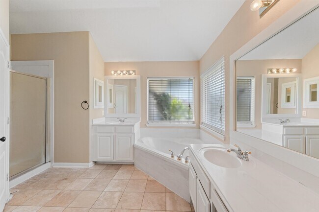 Building Photo - 6803 Rhodes Ct