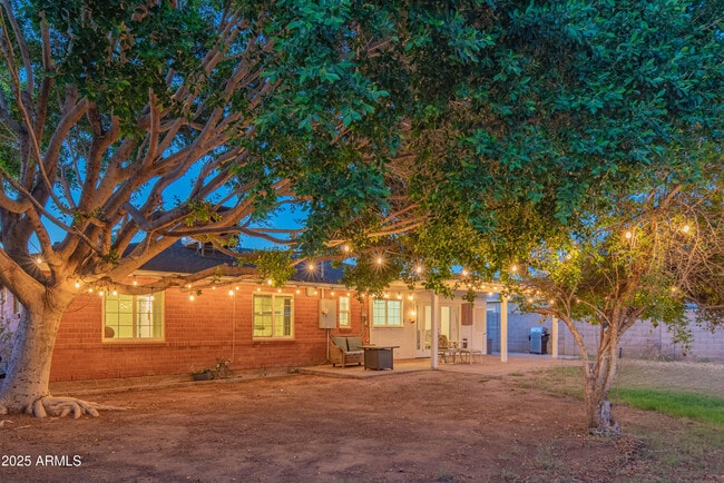 Building Photo - 1909 E Bethany Home Rd