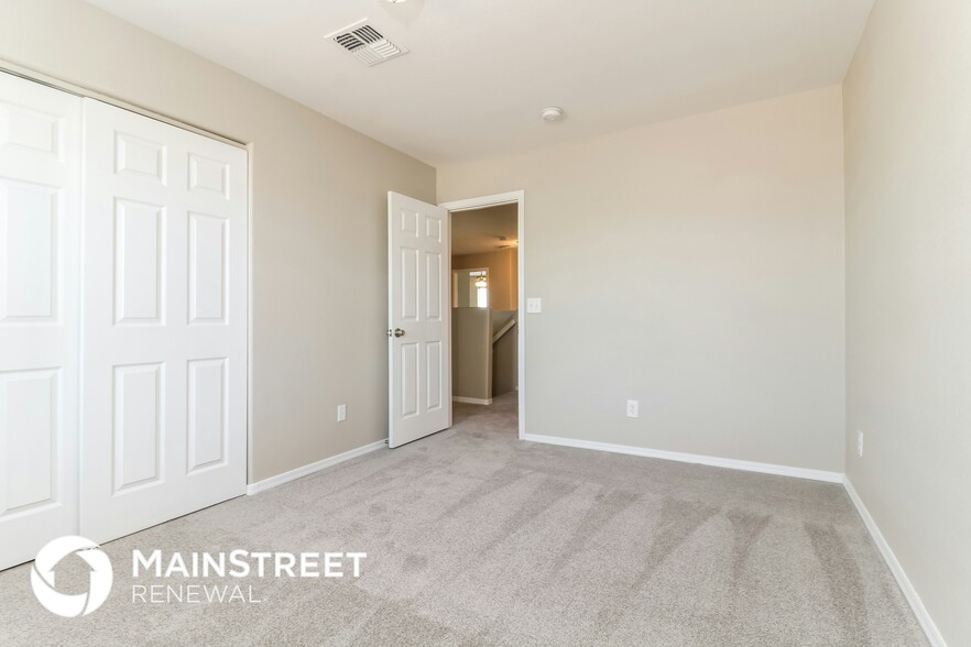 Building Photo - 4934 W Desert Dr