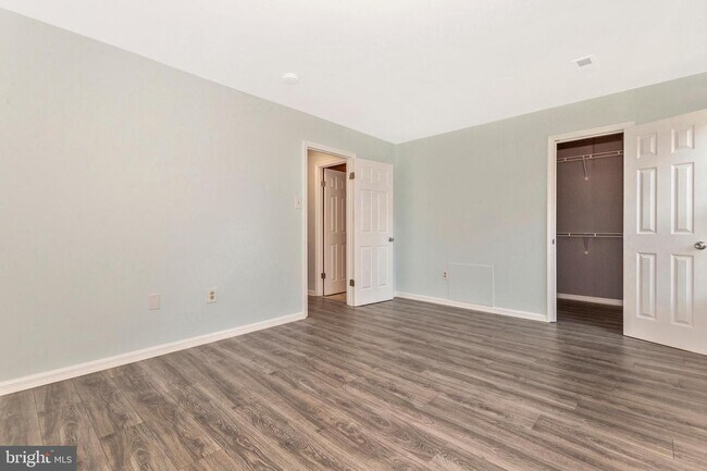 Building Photo - 826 Quince Orchard Blvd