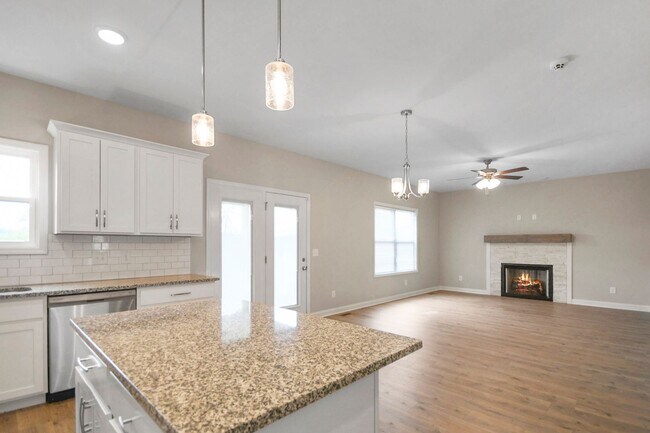 Building Photo - Pet Friendly Four Bedroom!