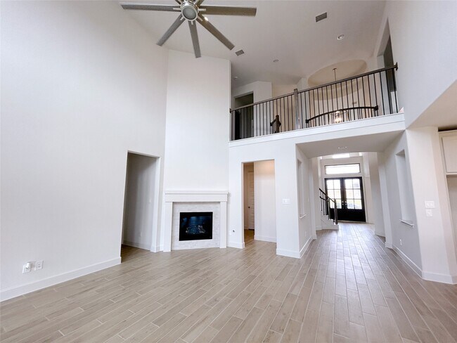 Building Photo - 5406 Holly Holw Ln