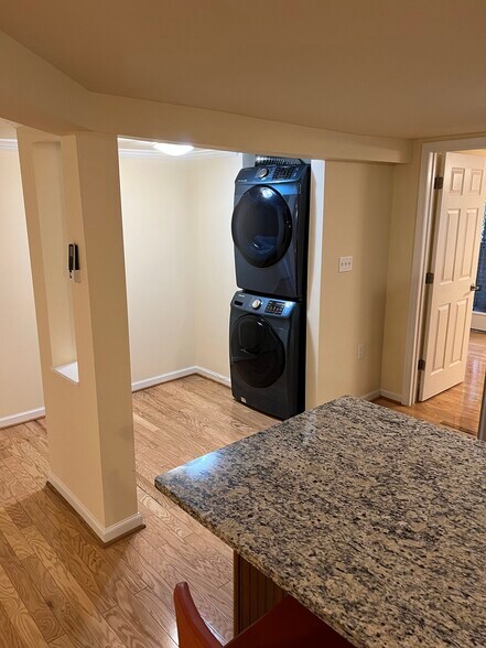 Washer dryer and breakfast nook - 1343 Monroe St NW