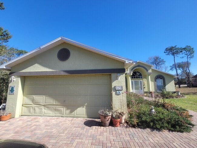 Building Photo - 8430 Madrid Rd