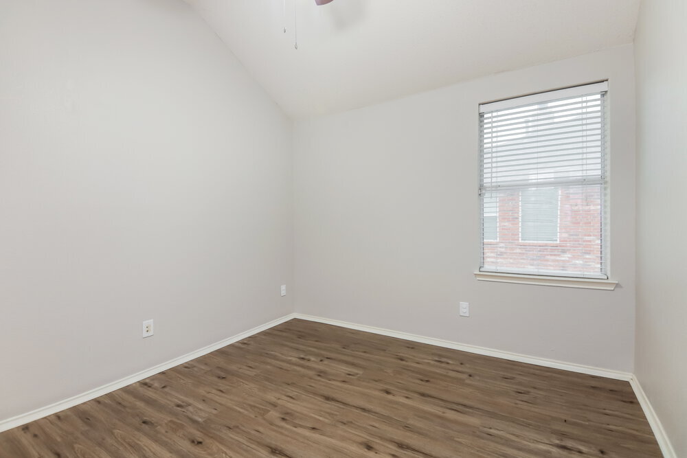 Building Photo - 114 Redbud Dr