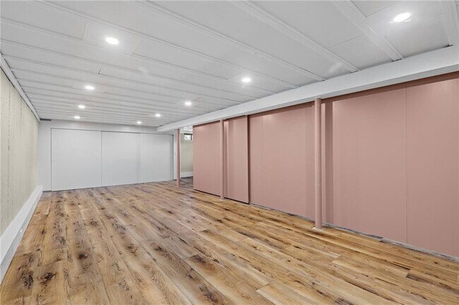 Building Photo - 331 3rd Beach Rd