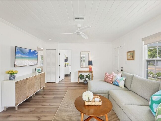 Building Photo - 2082 Webber St