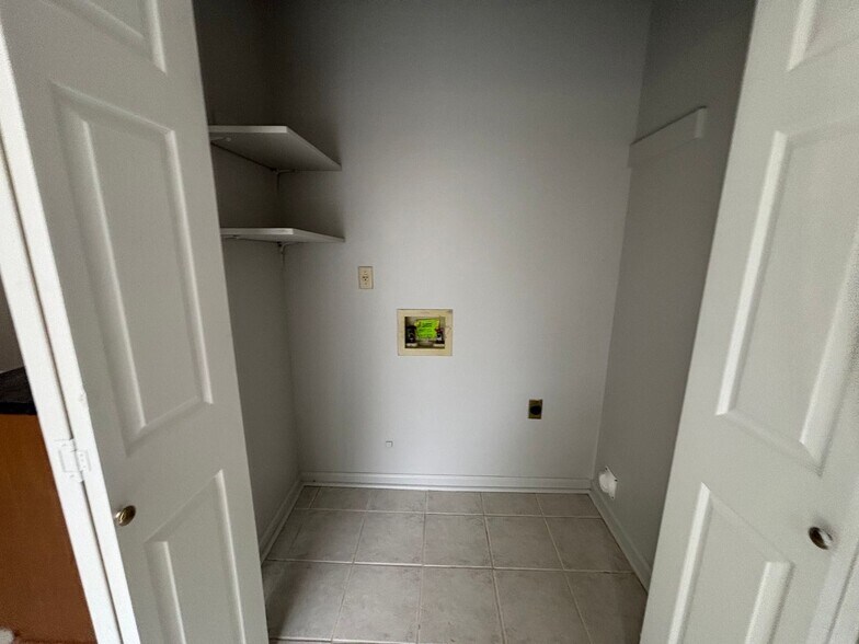 Building Photo - 2573 Laurelcrest Dr