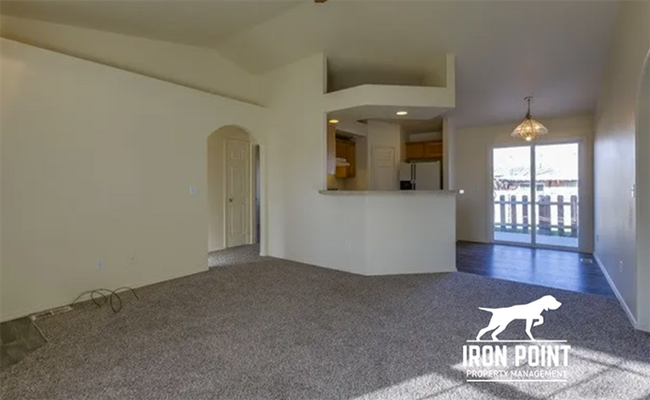 Building Photo - 4bed/2.5 Bath in Kuna w/fenced yard, vault...