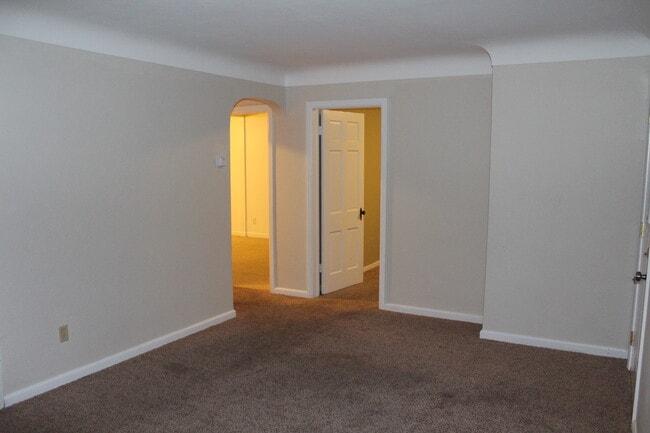 Building Photo - 1519 Baker Dr