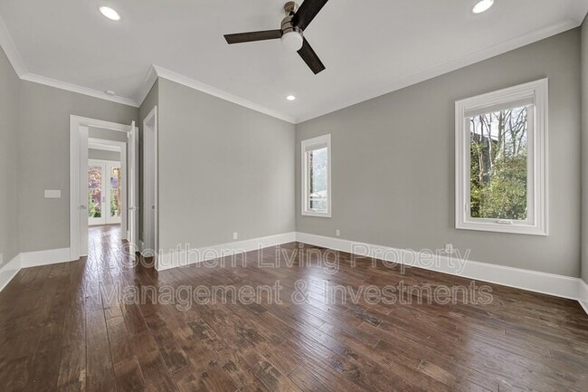 Building Photo - 2011 Sharon Ave