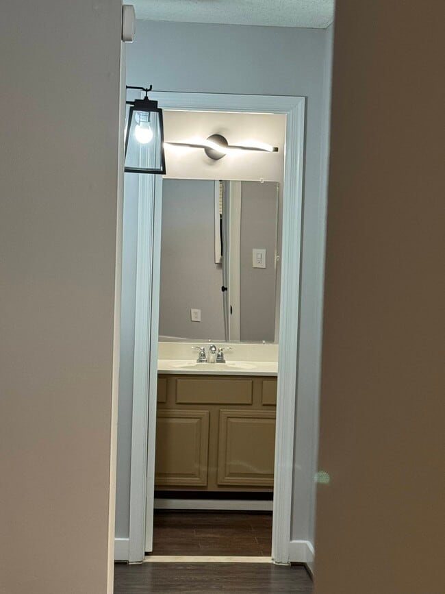 Building Photo - 10129 Oakton Terrace Rd