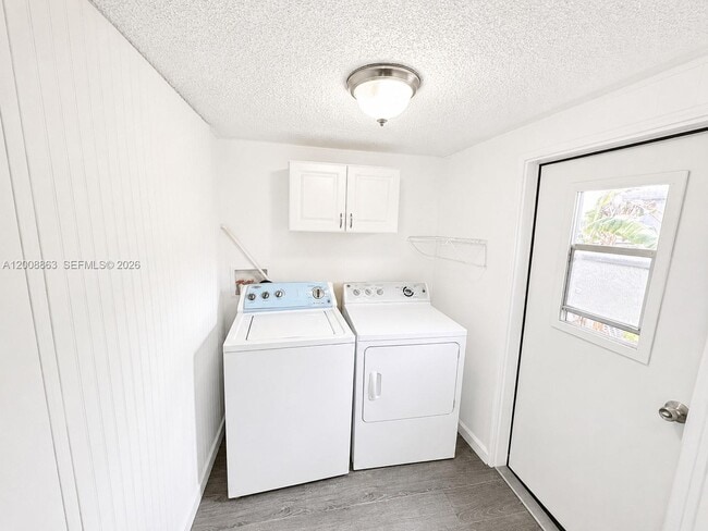 Building Photo - 3028 SW 50th St