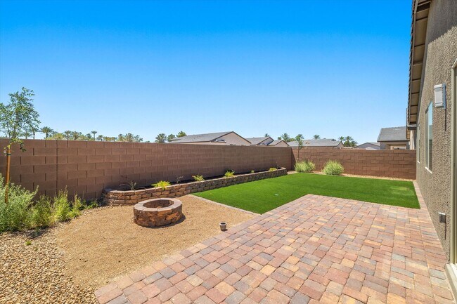 Building Photo - Spacious 3-Bed, 2-Bath Home with 2-Car Garage & Open Floor Plan