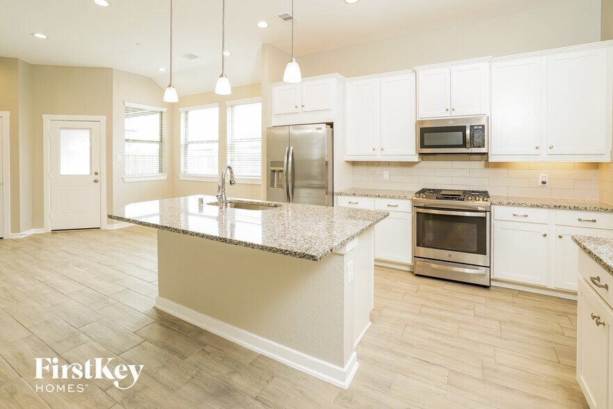 Building Photo - 27005 Sofia Forest Dr