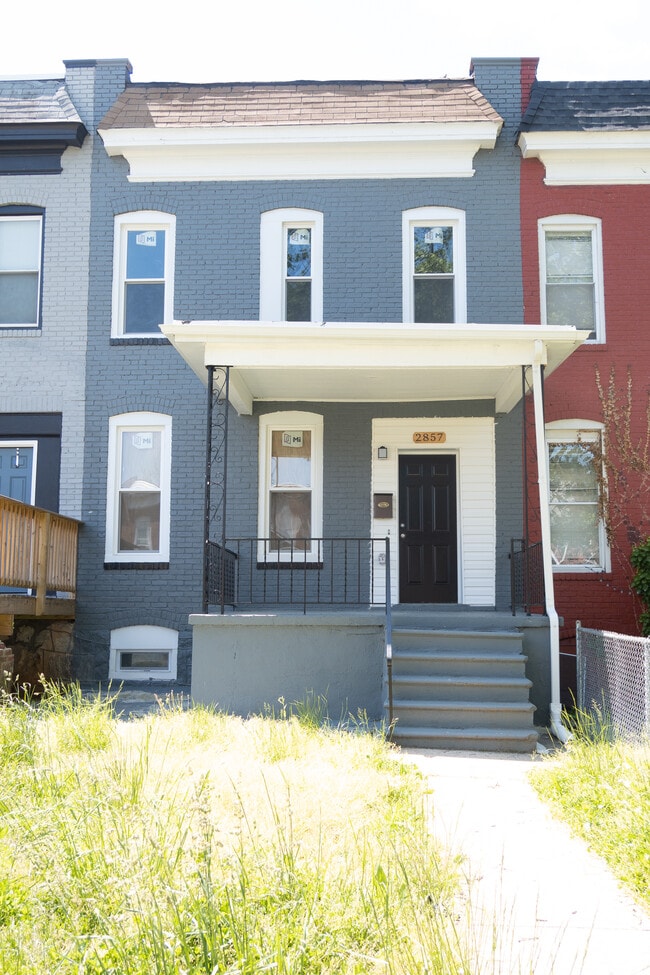 Building Photo - 2857 W Garrison Ave