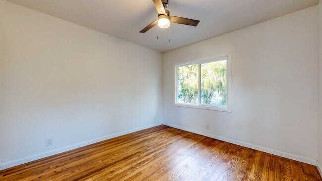 Building Photo - Bright & Clean Single Level FIVE bedroom i...