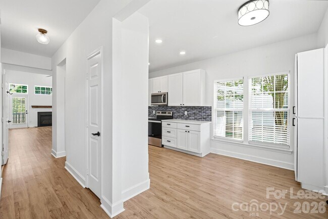 Building Photo - 4084 Holly Villa Cir