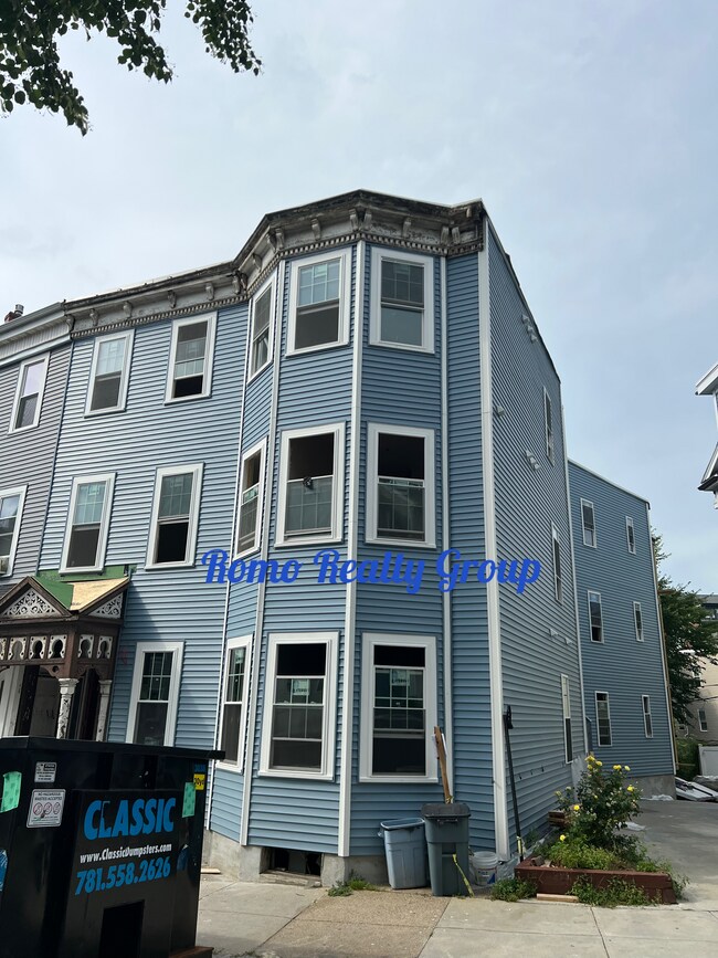 Building Photo - 478 E 4th St