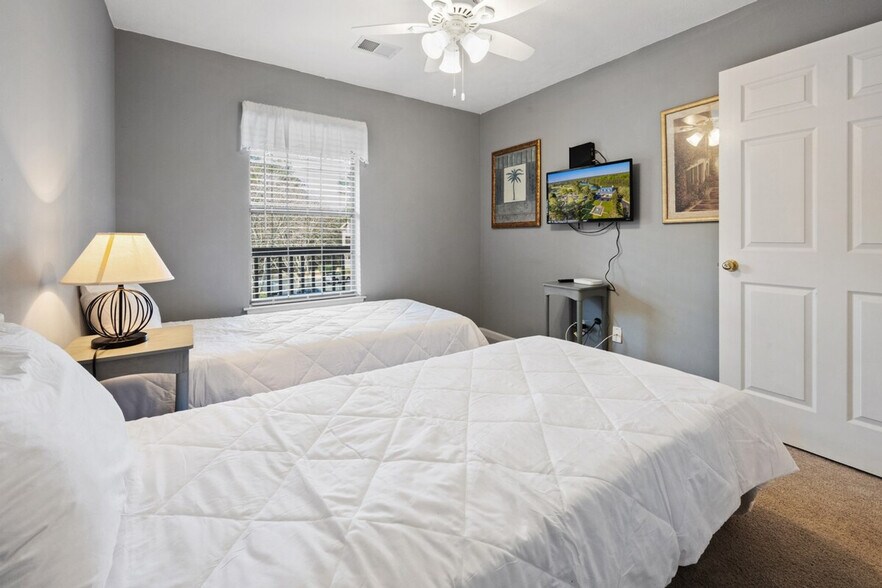 Building Photo - 598 Blue Stem Dr